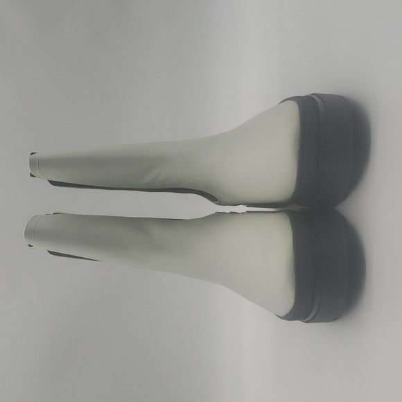 398- Frye Chloe Chelsea Boots Size 9.5 M White Color NWT - Picture 4 of 13